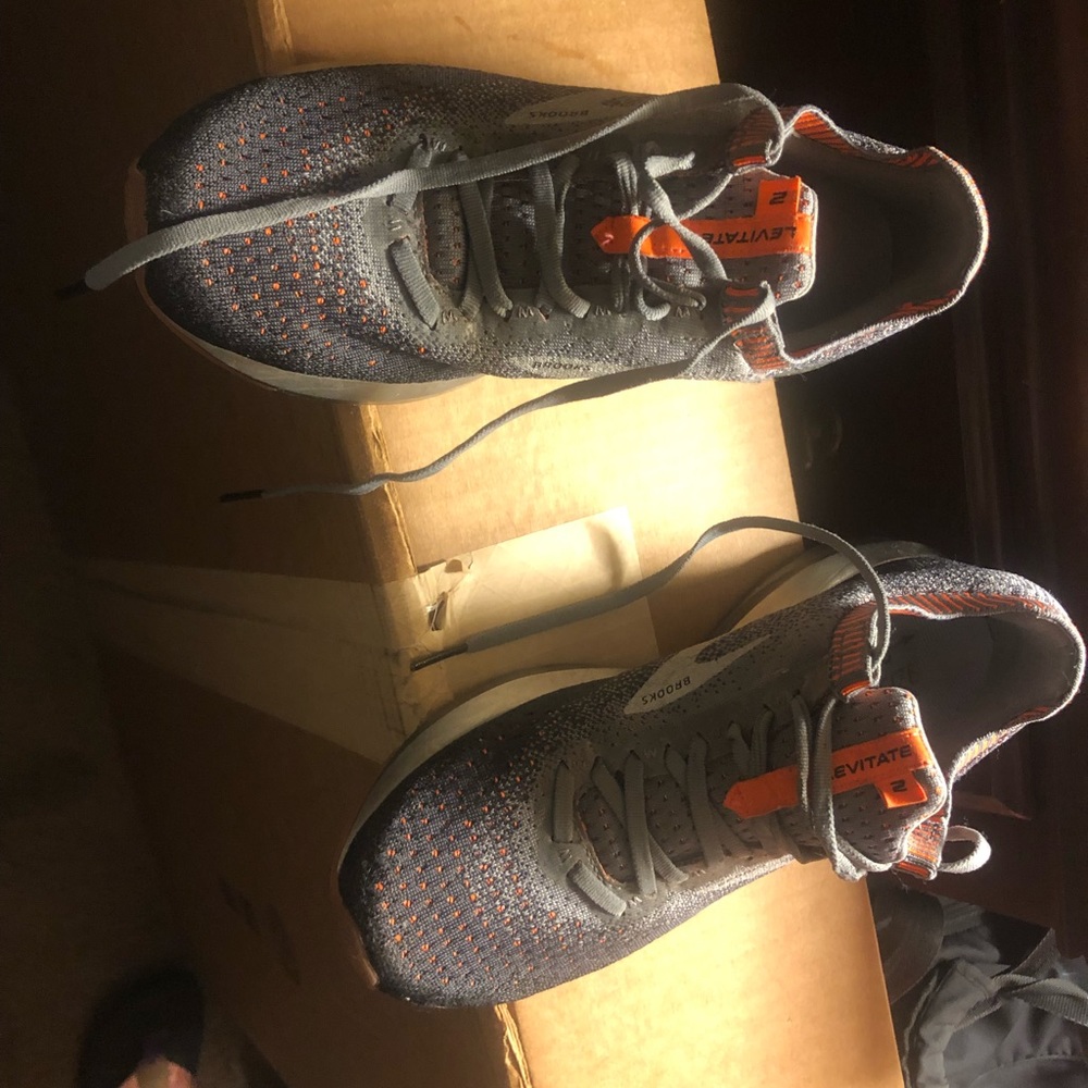 Men’s brookes shoes Size 8